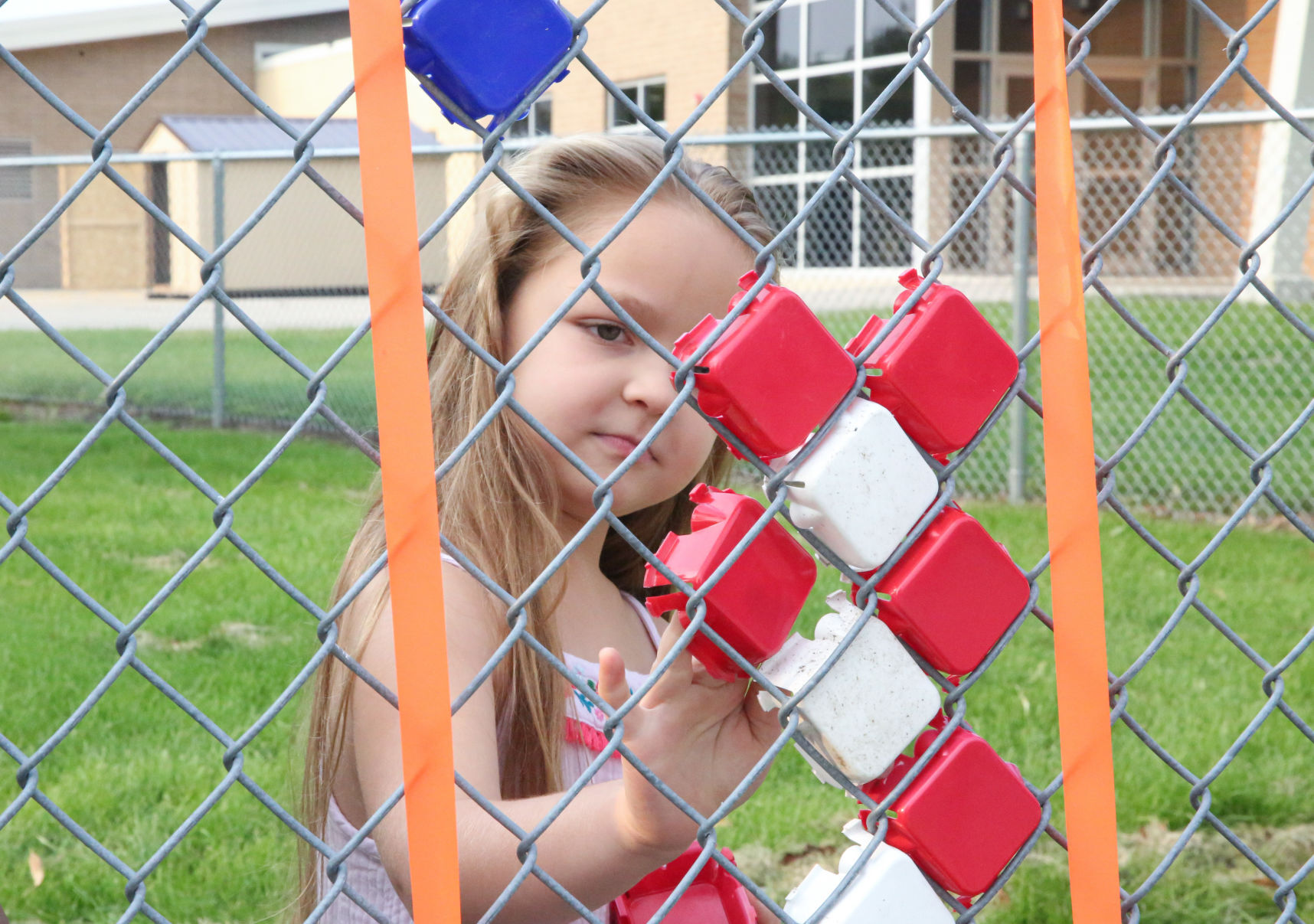 Roosevelt Elem - fence message - DeRoos